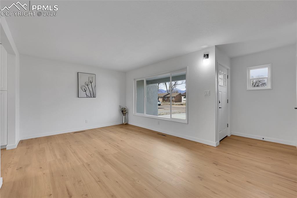 Image 4 of 29: Living Room