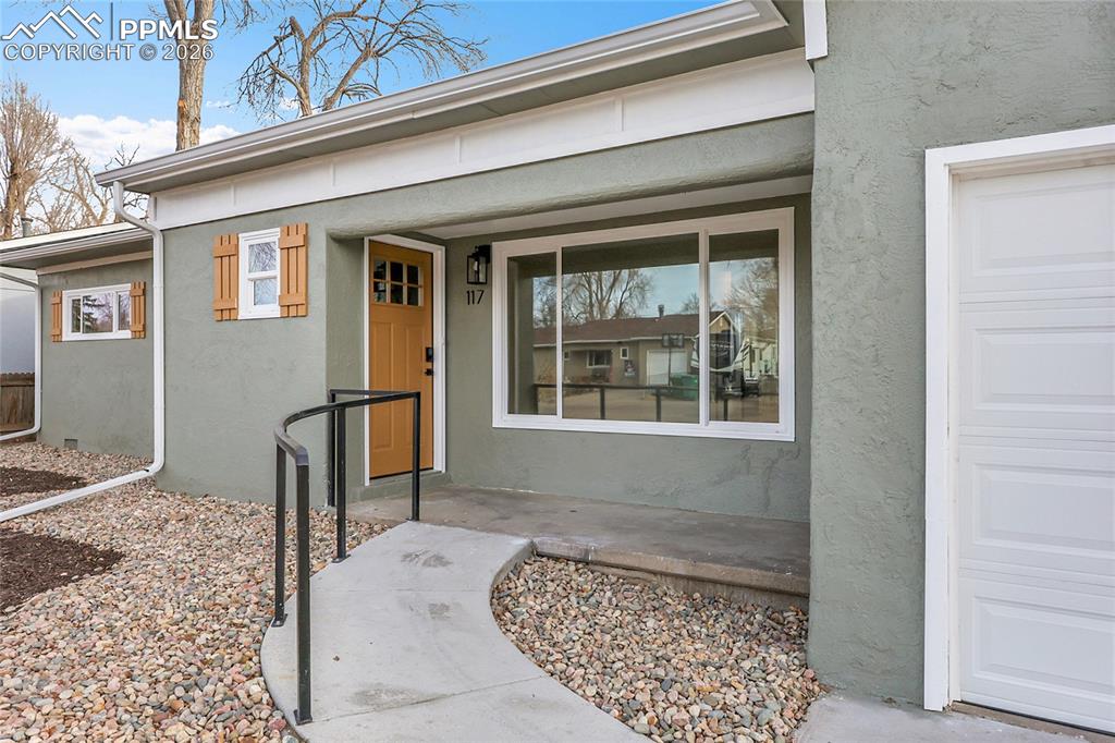 Image 6 of 29: Entry