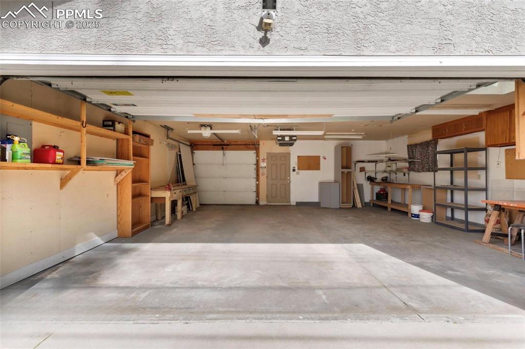 Image 35 of 36: Garage