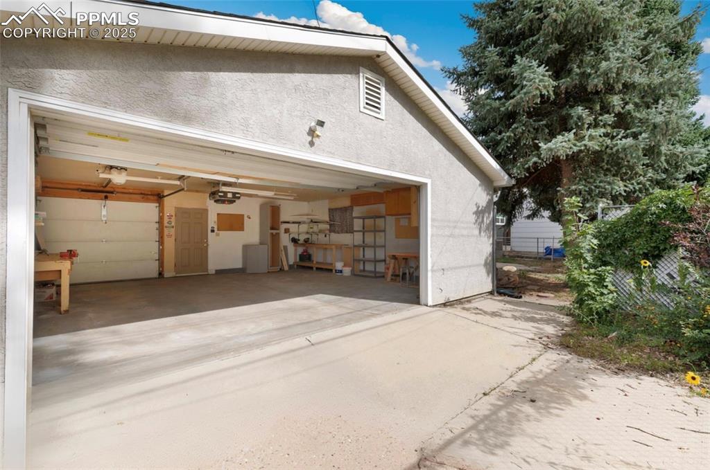 Image 36 of 36: Garage