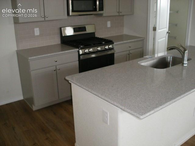 Image 11 of 24: Kitchen