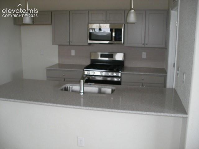 Image 12 of 24: Kitchen