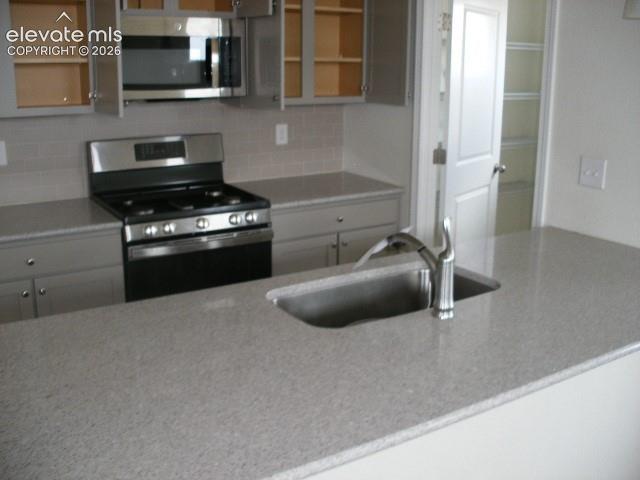Image 14 of 24: Kitchen