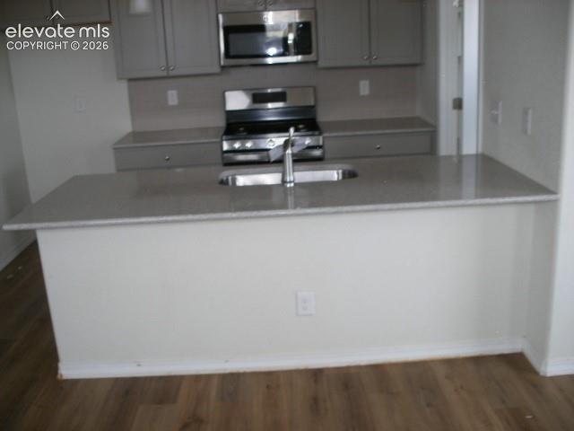 Image 15 of 24: Kitchen