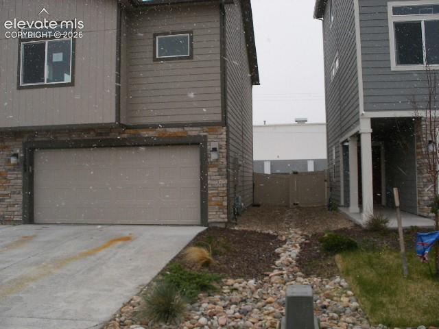 Image 4 of 24: Side of Structure
