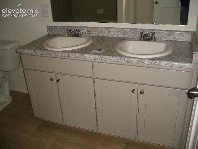 Image 5 of 24: Bathroom