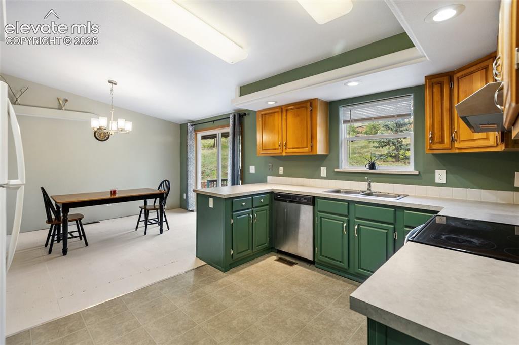 Image 11 of 35: Kitchen