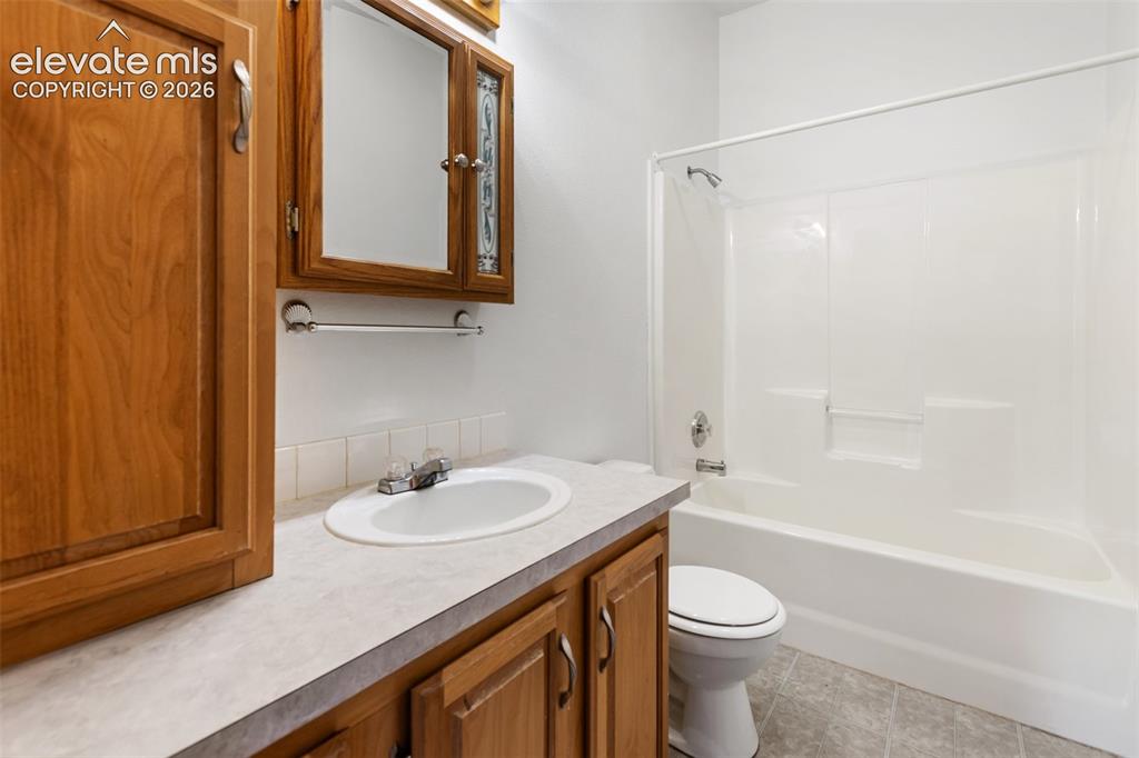 Image 17 of 35: Bathroom