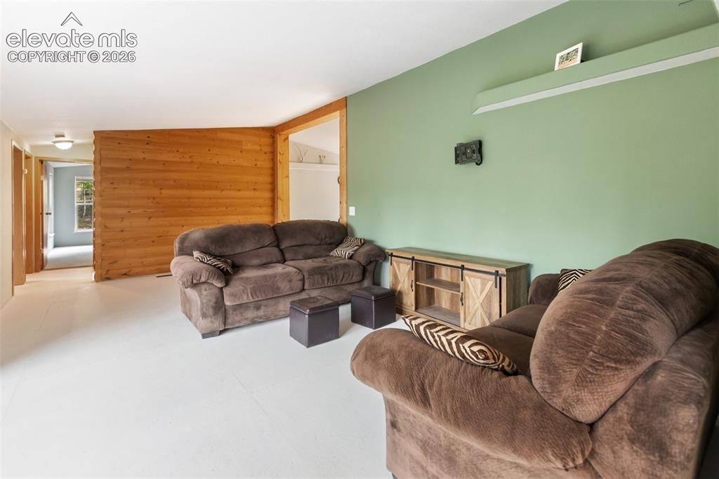 Image 4 of 35: Living Room
