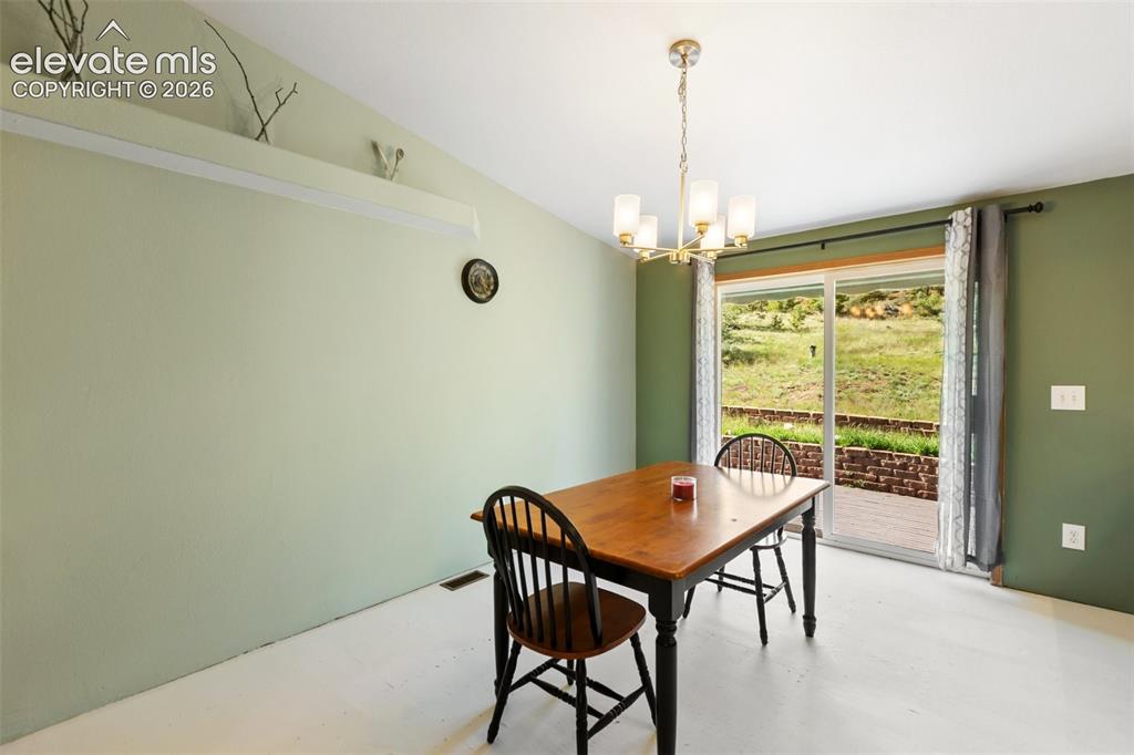 Image 7 of 35: Dining Area