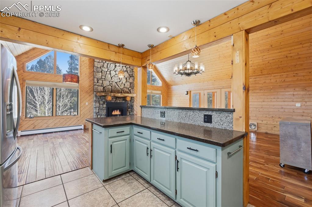 Image 11 of 36: Kitchen