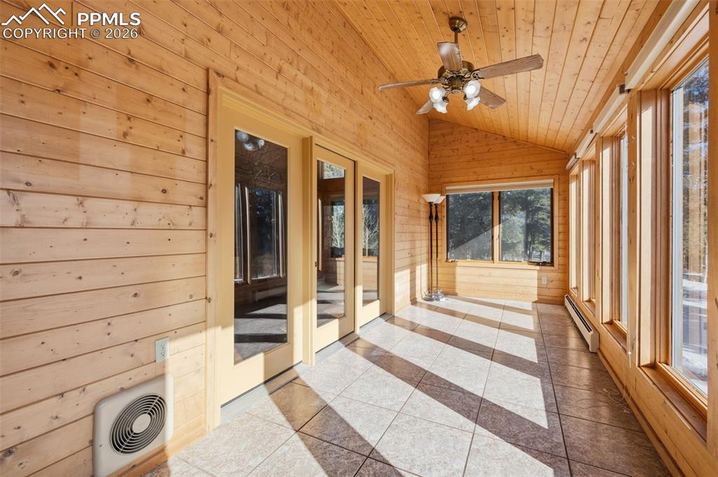 Image 17 of 36: Sun Room