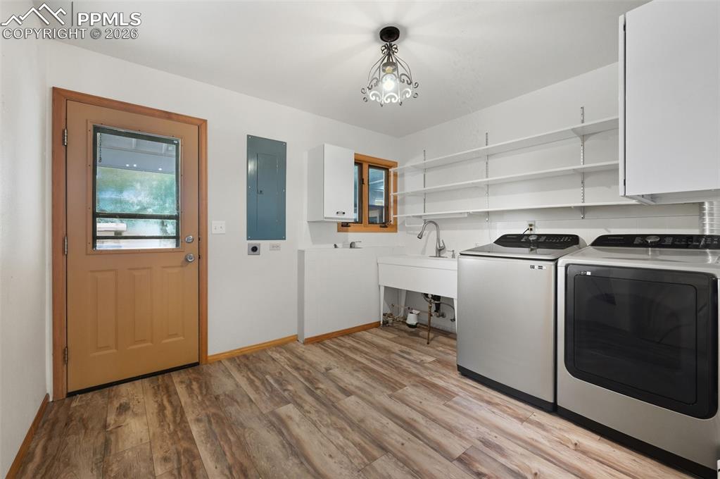 Image 23 of 36: Laundry