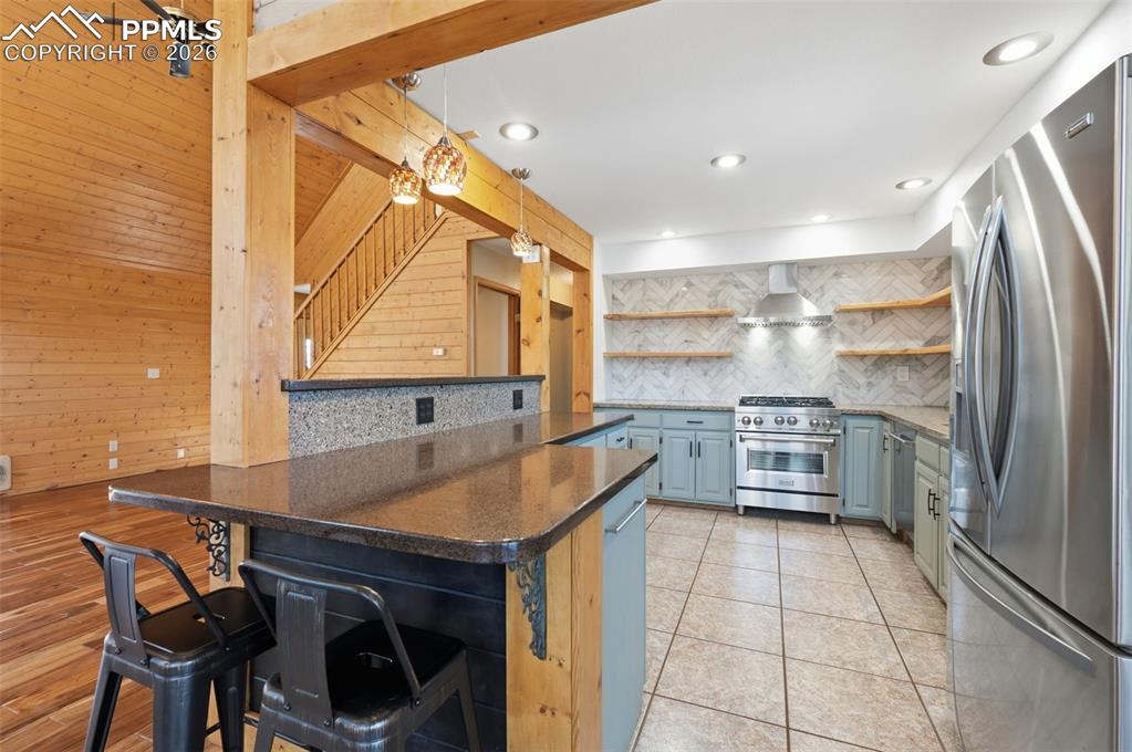 Image 8 of 36: Kitchen