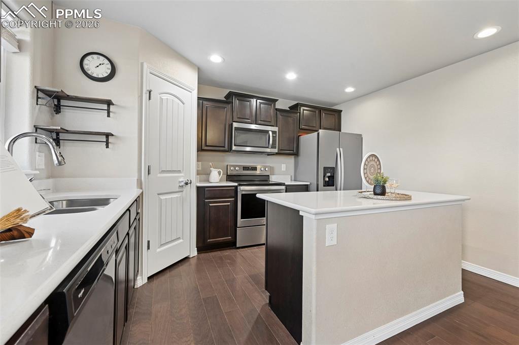 Image 14 of 30: Kitchen