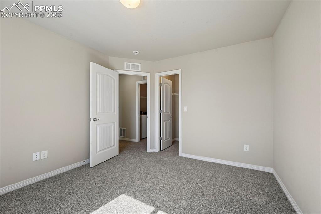 Image 20 of 30: Bedroom