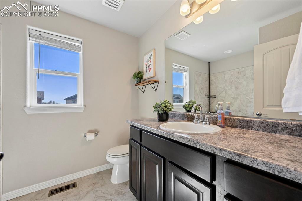 Image 21 of 30: Bathroom