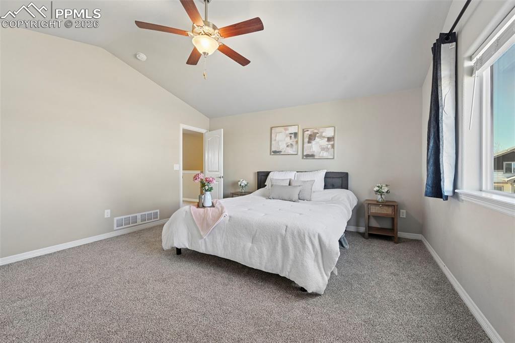 Image 24 of 30: Bedroom