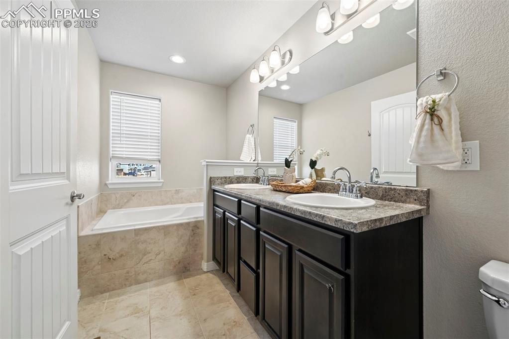 Image 26 of 30: Bathroom