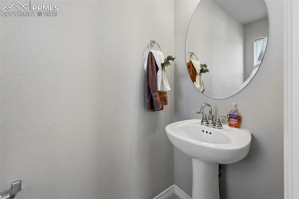 Image 6 of 30: Bathroom