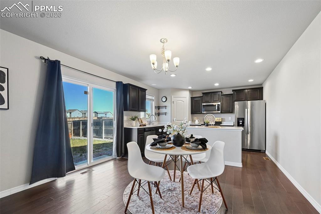 Image 9 of 30: Dining Area