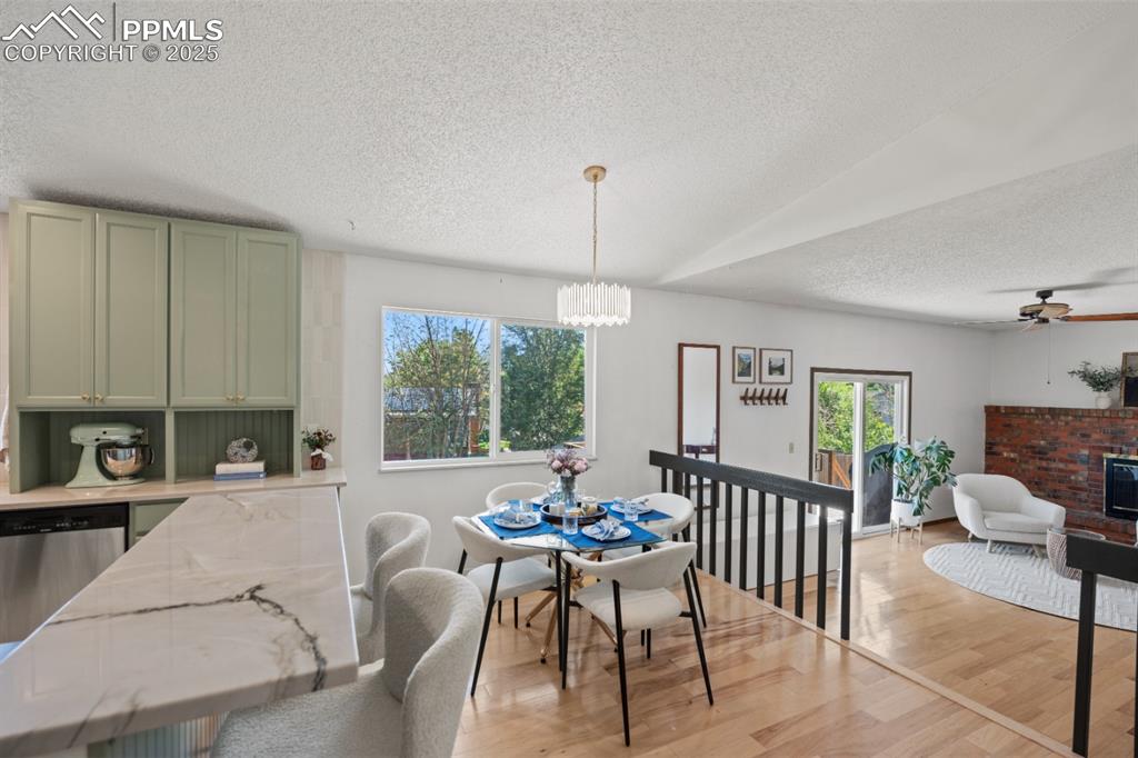 Image 10 of 46: Eat-In Kitchen Dining Area