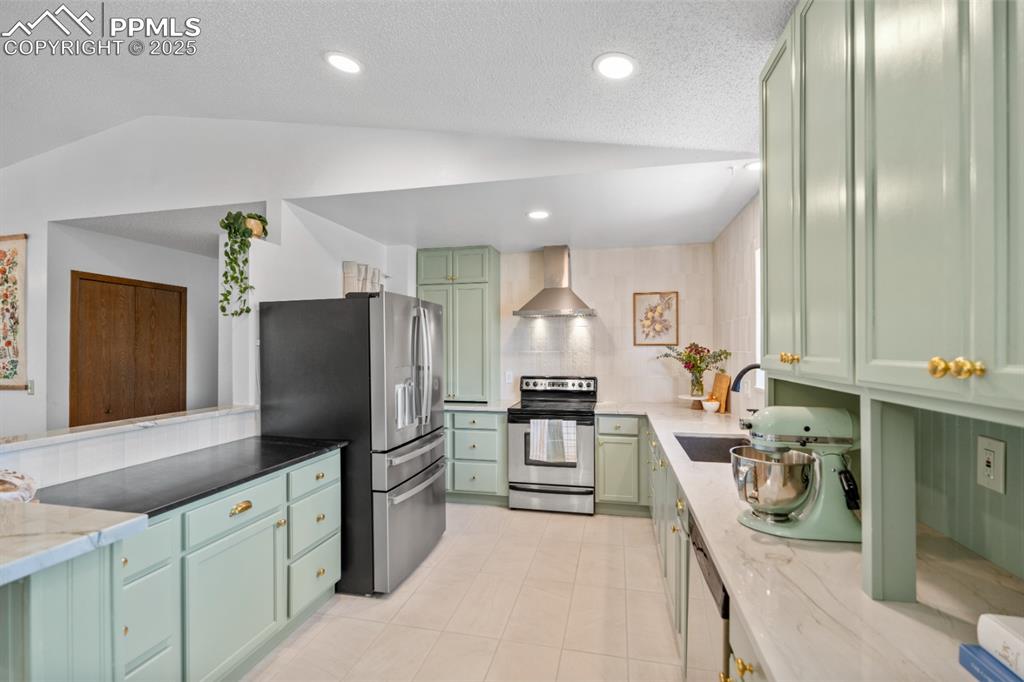 Image 11 of 46: Renovated Kitchen with custom cabinets, quartz countertops, upgraded applia