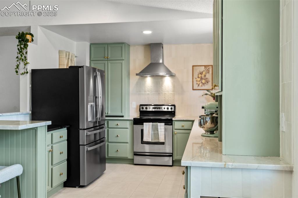 Image 2 of 46: Renovated Kitchen with custom cabinets, quartz countertops, upgraded applia