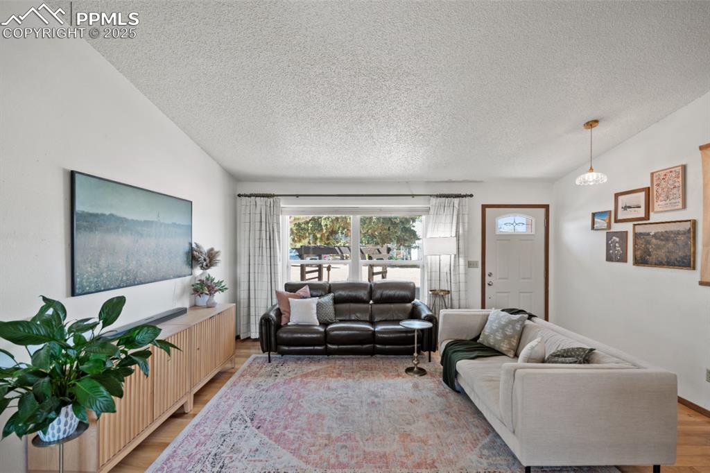 Image 9 of 46: Primary Living Area