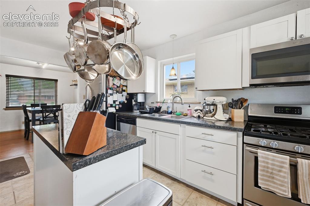 Image 11 of 34: Kitchen
