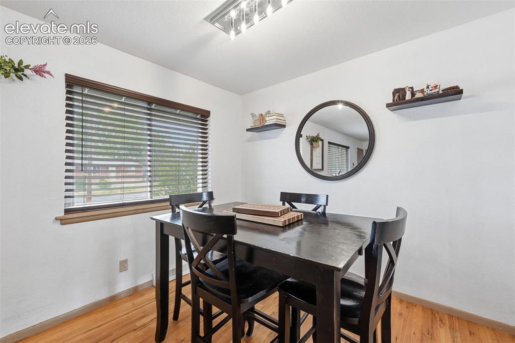 Image 8 of 34: Dining Area