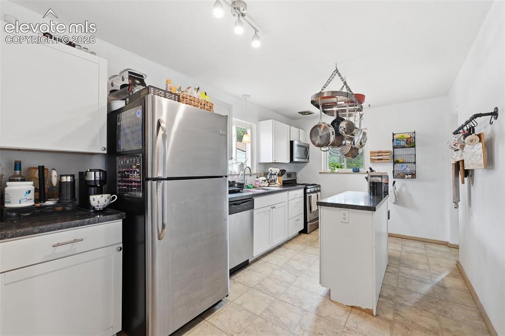 Image 9 of 34: Kitchen