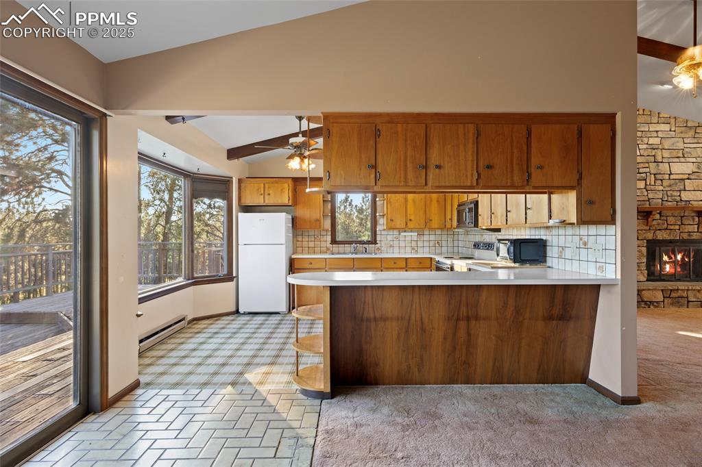 Image 11 of 45: Kitchen