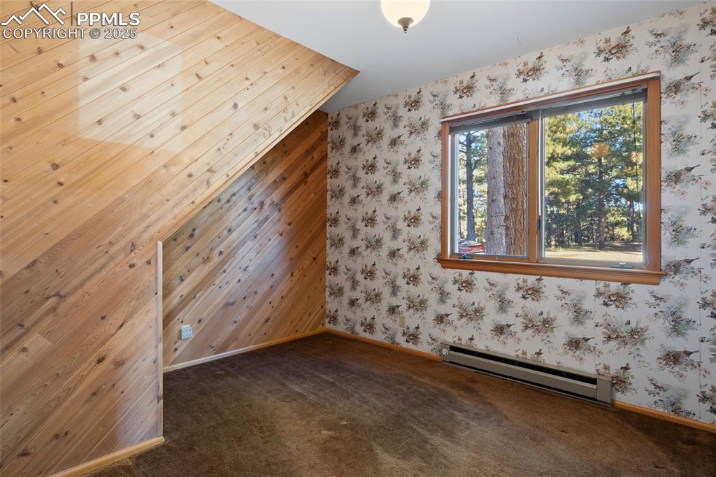 Image 17 of 45: Bonus Room