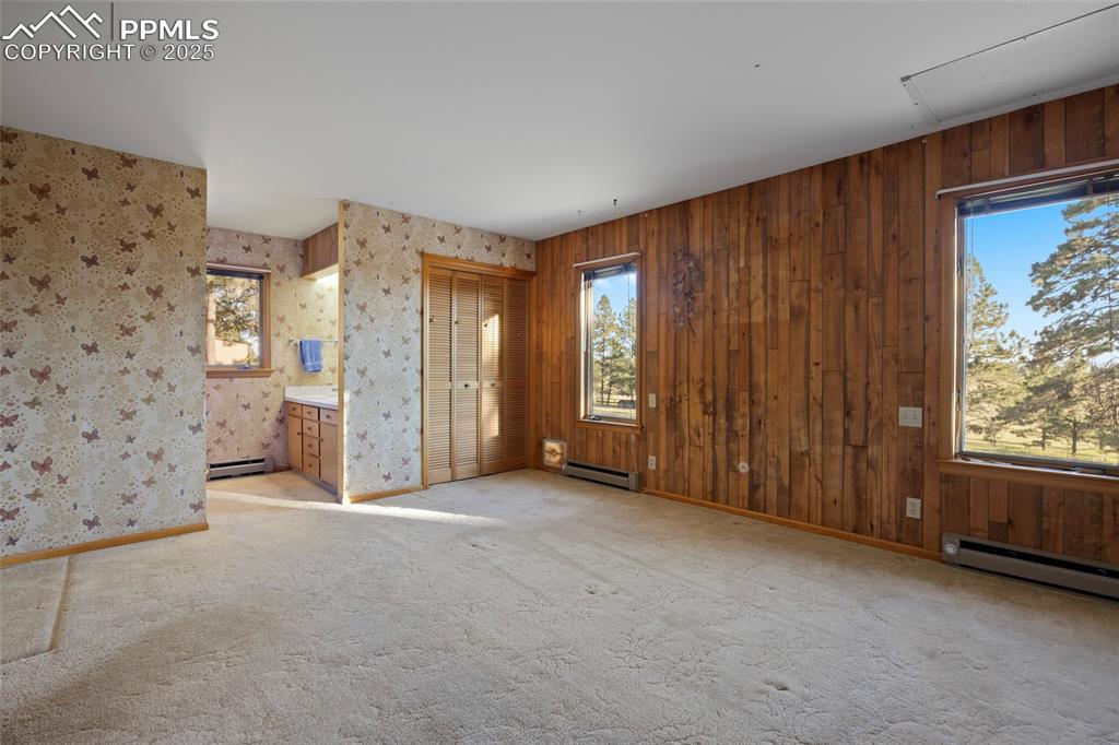 Image 19 of 45: Bedroom