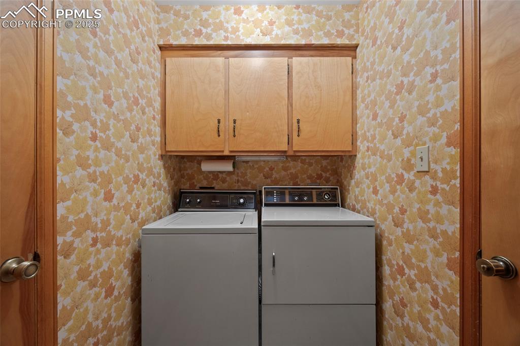 Image 21 of 45: Laundry