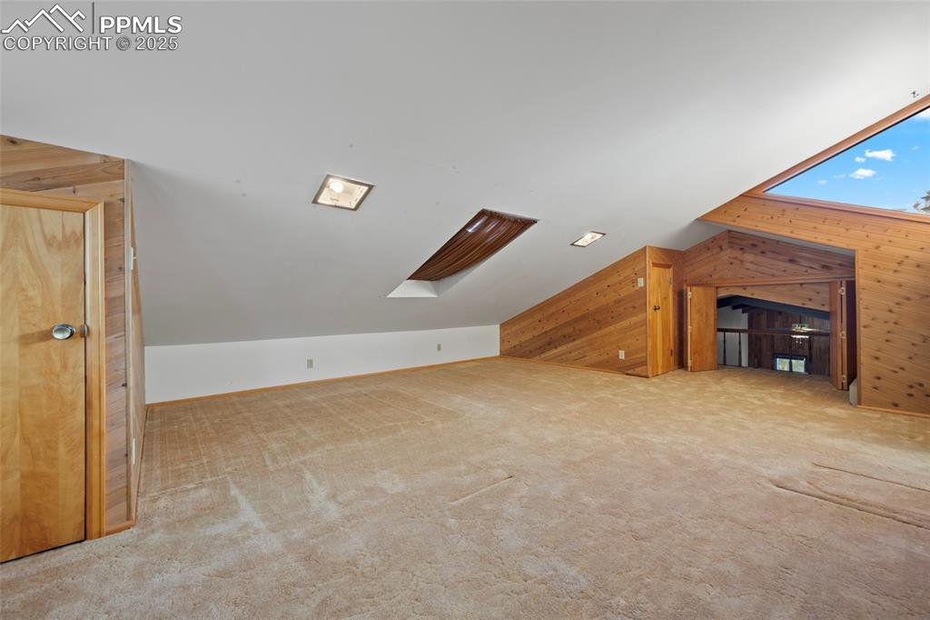 Image 22 of 45: Bonus Room