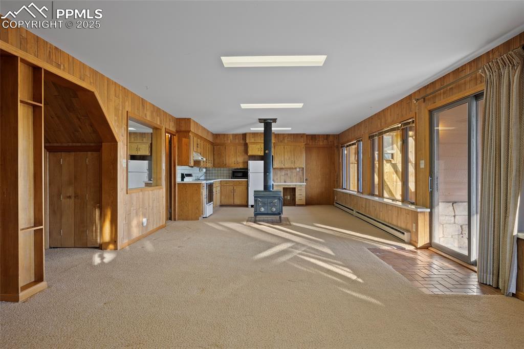 Image 25 of 45: Kitchen