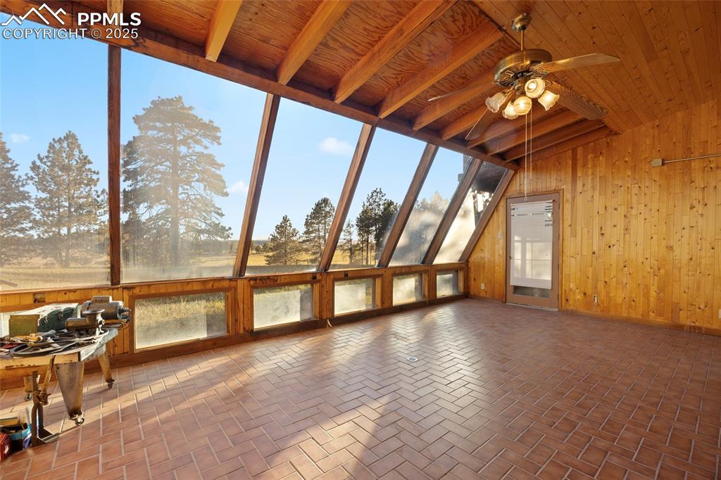 Image 30 of 45: Sun Room