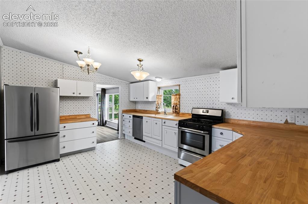 Image 10 of 38: Kitchen
