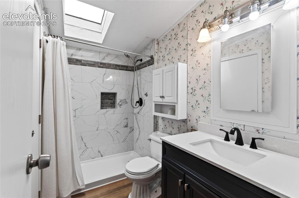 Image 21 of 38: Bathroom