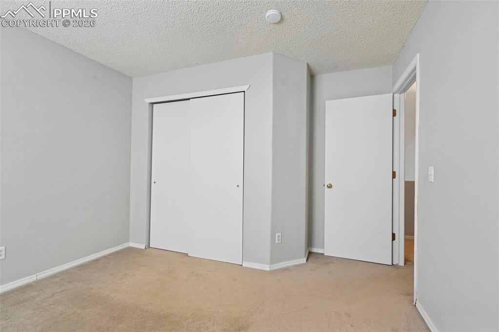 Image 16 of 36: Bedroom