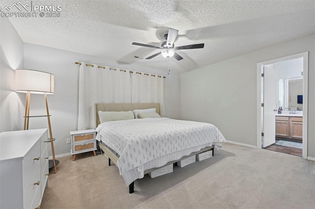 Image 22 of 36: Bedroom