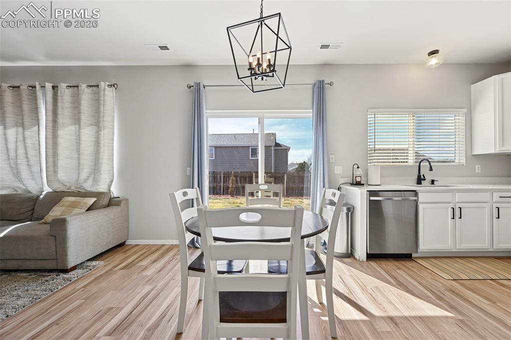 Image 5 of 36: Dining Area