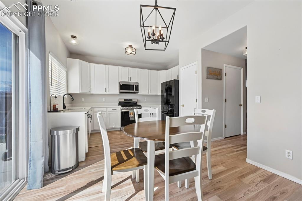 Image 8 of 36: Dining Area