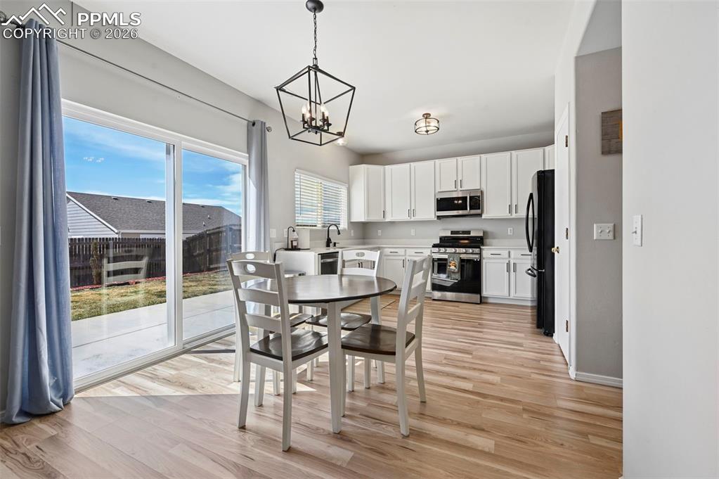 Image 9 of 36: Dining Area