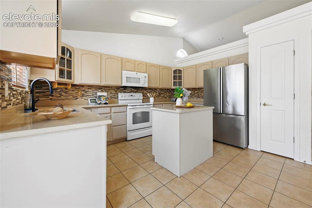 Image 11 of 35: Kitchen