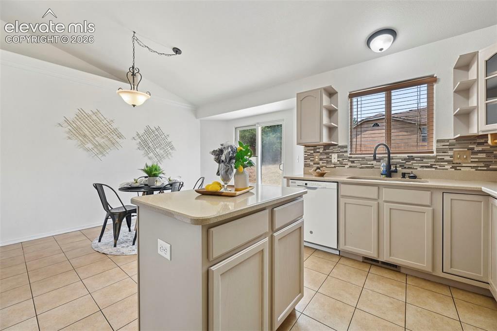 Image 14 of 35: Kitchen