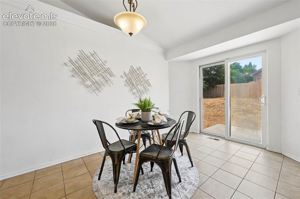 Image 9 of 35: Dining Area