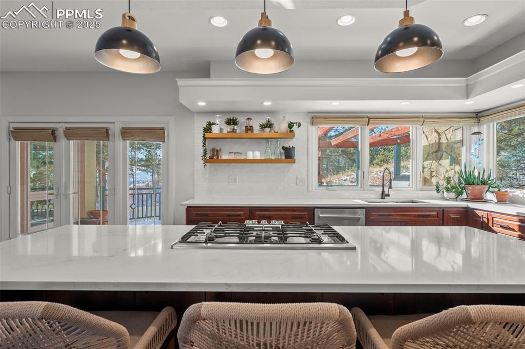 Image 13 of 50: Quartz Countertops